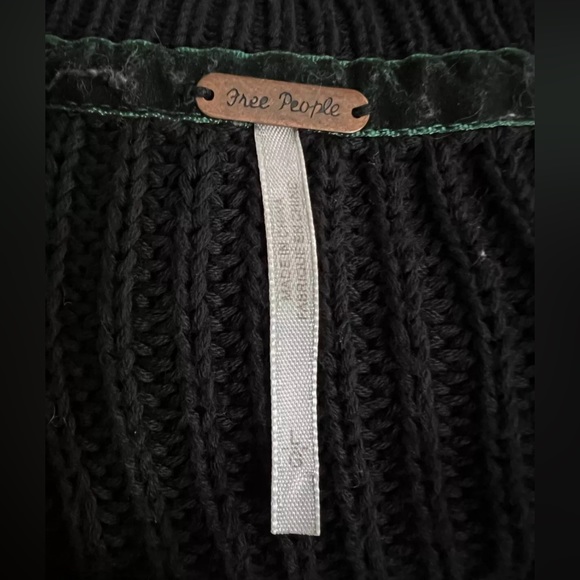 Free People Womens Large Black Cropped Knit Bell Sleeve Sweater a296 - Picture 6 of 6